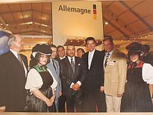 Dr. Müller und König Mohammed VI im Kreise weiterer Besucher