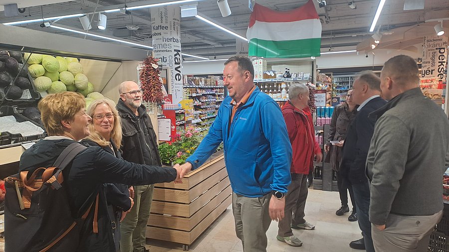 Personengruppe im Supermakt