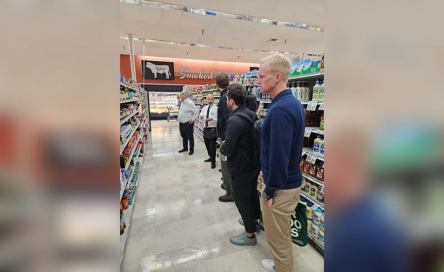 Personengruppe im Supermarkt